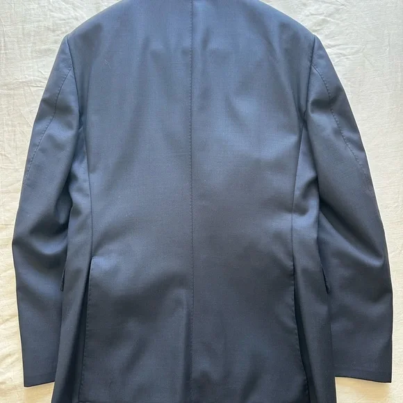 Suitsupply S110’s Midnight Blue Lazio Suit